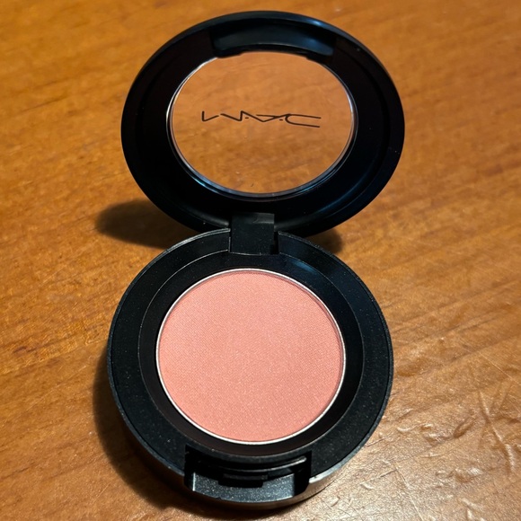 MAC Satin Eye Shadow Shell Peach - Picture 8 of 16